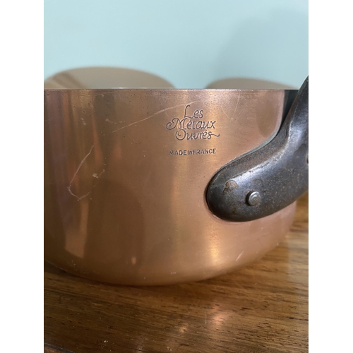 1237 - Set of five good quality copper saucepans with wrought iron handles {Largest 18 cm H x 37 cm W x 18 ... 