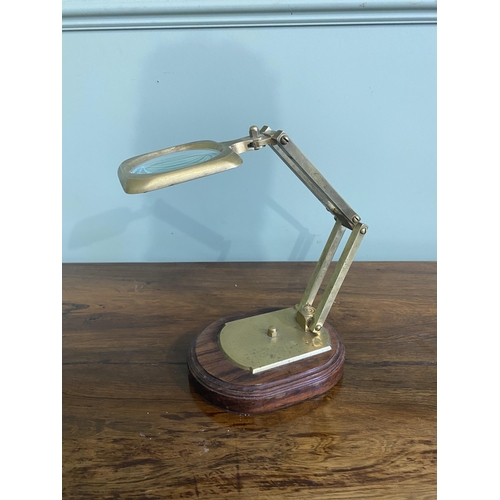 2 - Good quality brass table magnifying glass mounted on mahogany base {25 cm H x 14 cm W x 23 cm D}.