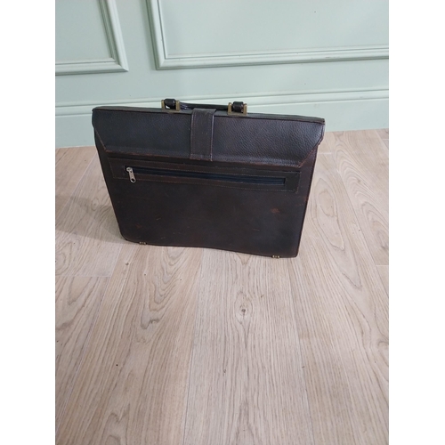 210 - Good quality leather brief case {40 cm H x 40 cm W x 10 cm D}.