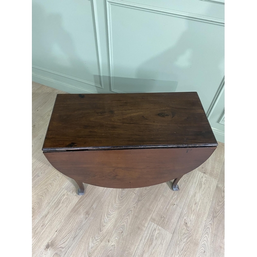 430 - Georgian mahogany drop leaf table raised on cabriole legs {71 cm H x 97 cm W x 47 cm D}.