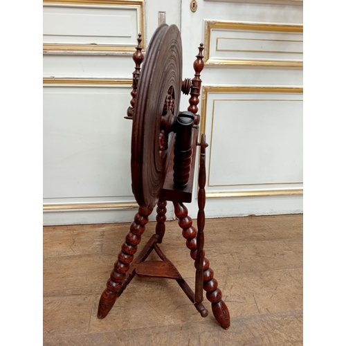 555 - 19th C. wooden spinning wheel with turned bobbin legs and intricate detailing {H 82cm x W 75cm x D 4... 