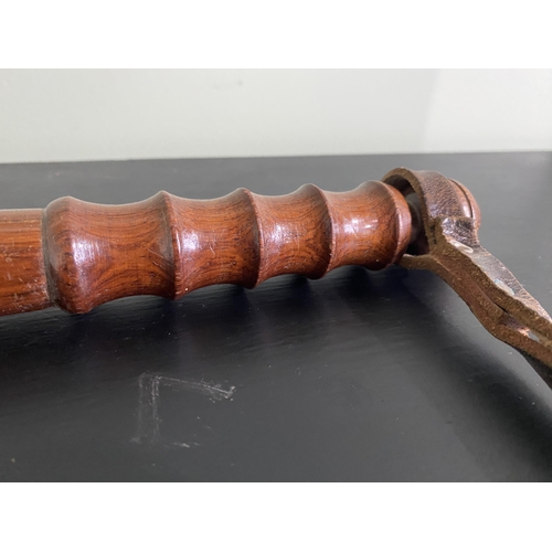 573 - Edwardian mahogany truncheon {40 cm L}.