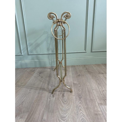 66 - Good quality Edwardian brass towel rail {75 cm H x 62 cm W x 18 cm D}.