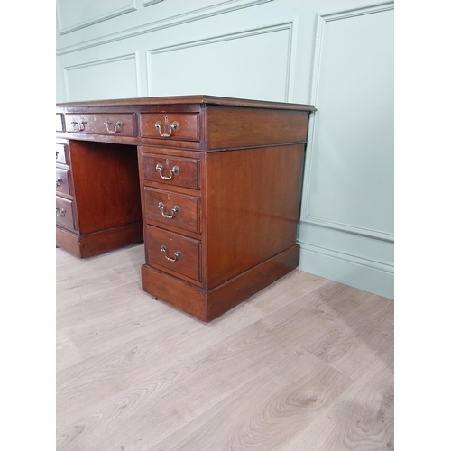 705 - Good quality 19th C. mahogany pedestal desk with inset leather top {75 cm H x 122 cm W x 68 cm D}.