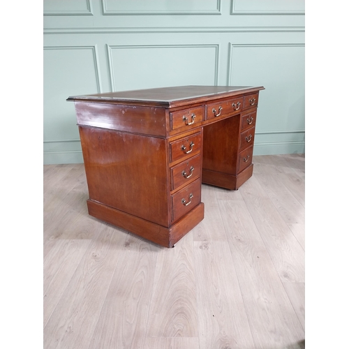 705 - Good quality 19th C. mahogany pedestal desk with inset leather top {75 cm H x 122 cm W x 68 cm D}.