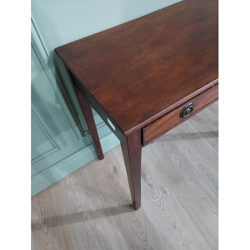 902 - Georgian mahogany side table with single drawer in the frieze raised on square tapered legs {72 cm H... 