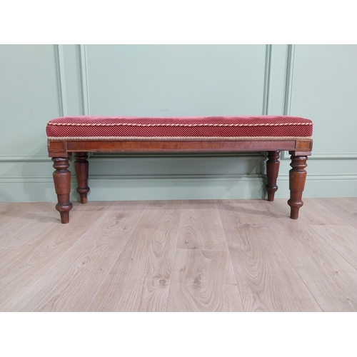 91 - Victorian mahogany window seat with upholstered seat raised on turned legs {45 cm H x 112 cm W x 35 ... 