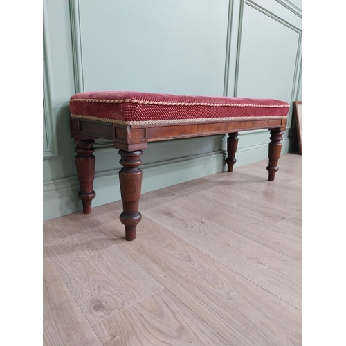 91 - Victorian mahogany window seat with upholstered seat raised on turned legs {45 cm H x 112 cm W x 35 ... 