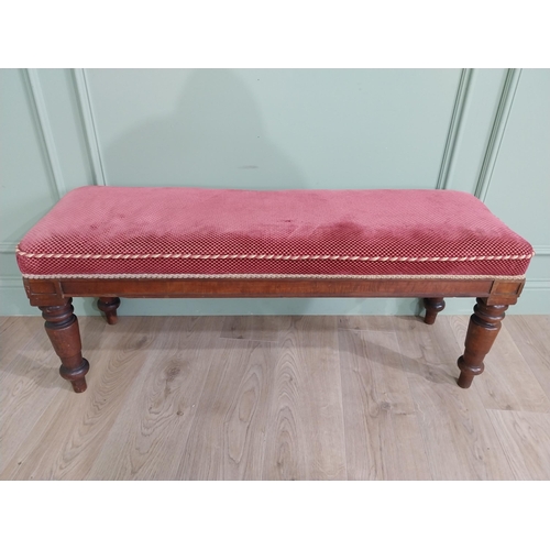 91 - Victorian mahogany window seat with upholstered seat raised on turned legs {45 cm H x 112 cm W x 35 ... 