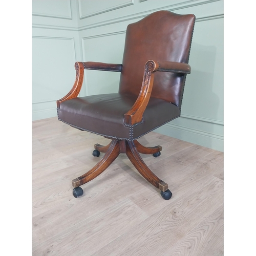 938 - Good quality mahogany and leather upholstered revolving office chair in the Georgian style {109 cm H... 