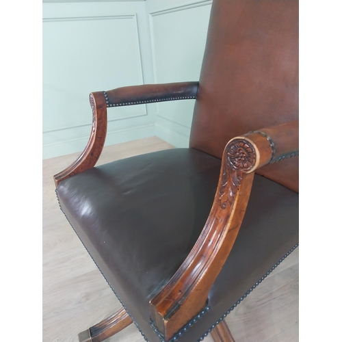 938 - Good quality mahogany and leather upholstered revolving office chair in the Georgian style {109 cm H... 