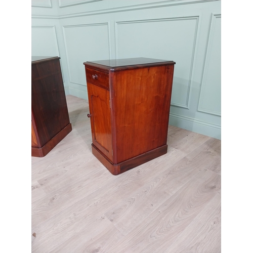 959 - Pair of good quality 19th C. mahogany bedside cabinets with single drawer over single blind door {77... 