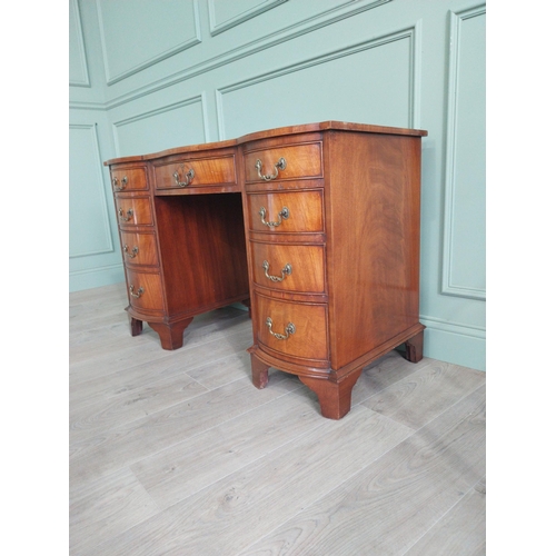 1185 - Good quality mahogany knee hole desk with eight short drawers and one long drawer in frieze raised o... 