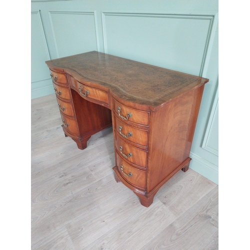 1185 - Good quality mahogany knee hole desk with eight short drawers and one long drawer in frieze raised o... 