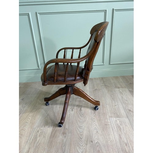 867 - Edwardian oak revolving office chair with leather upholstered seat {91 cm H x 56 cm W x 62 cm D}.