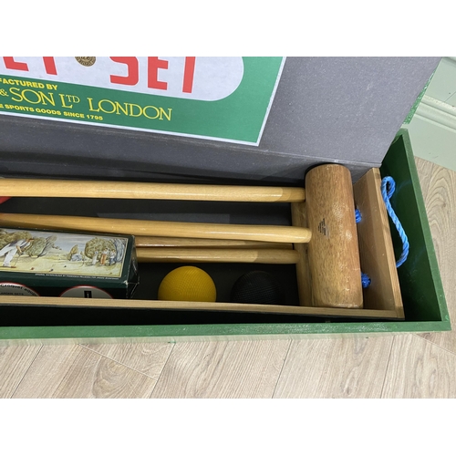 952 - 20th C. Jaques complete croquet set in original cardboard box and exterior painted pine box unused {... 