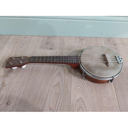 1045 - Ukulele four string banjo.