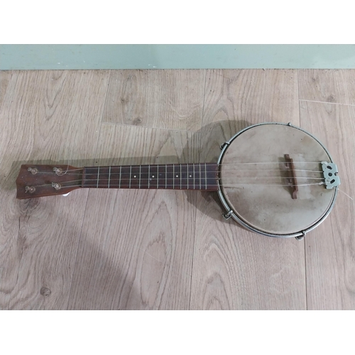 1045 - Ukulele four string banjo.