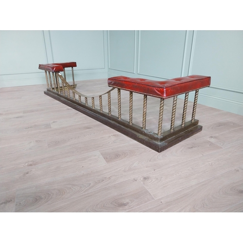 1295 - Good quality brass club fender with leather upholstered seats {48 cm H x 242 cm W x 58 cm D}.