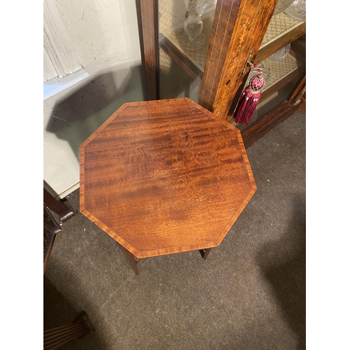 101 - Good quality Regency mahogany sewing table with fitted interior raised on square tapered legs {72cm ... 