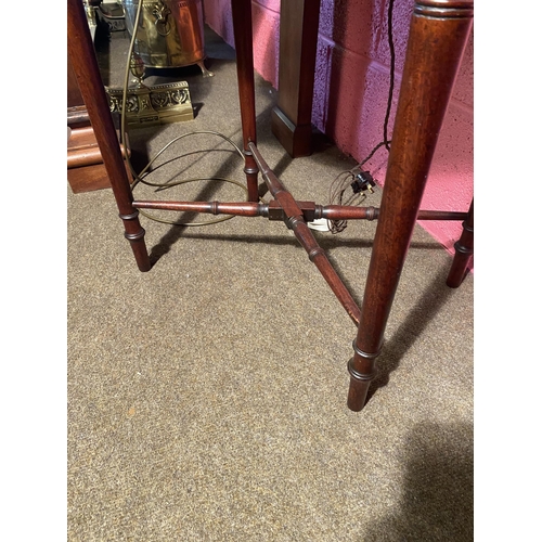 124 - Georgian mahogany lamp table with single drawer in the frieze raised on turned legs and x-frame stre... 