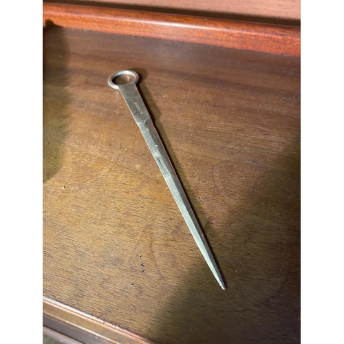 31 - English silver letter opener {20 cm L}.