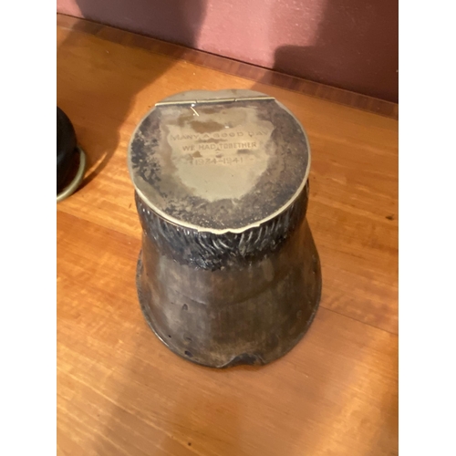 75 - Early 20th C. horse hoof ink well with silverplated engraved top 'Many a day we had together' {9cm  ... 