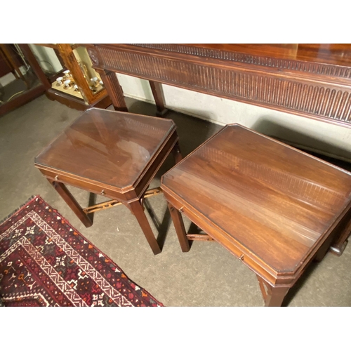 90 - Pair of good quality mahogany bedside tables with inset glass tops raised on square legs in the Chip... 