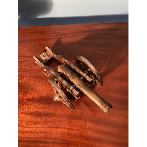 95 - Decorative metal and wooden desk cannon {12cm  H  x 15cm W x 30cm D}.