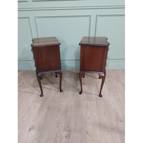 129 - Pair of good quality Edwardian mahogany bedside tables with three drawers raised on cabriole legs. {... 