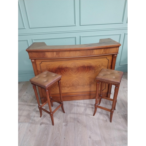 391 - Mahogany home bar counter with shaped reeded front with two mahogany and leather upholstered stools ... 