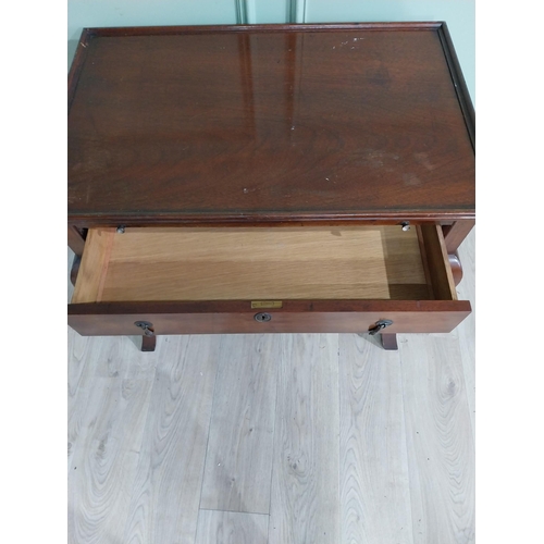 465 - Edwardian mahogany silver table with brushing slide and single drawer in frieze raised on shaped leg... 