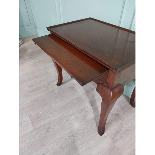 465 - Edwardian mahogany silver table with brushing slide and single drawer in frieze raised on shaped leg... 