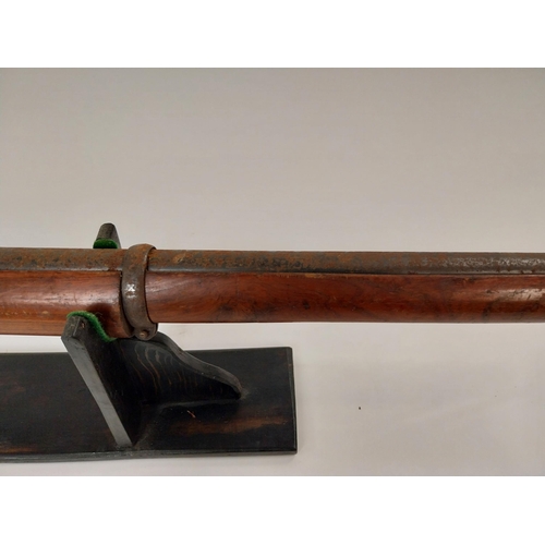 715 - 19th C. percussion capped short barrel rifle. {78 cm }