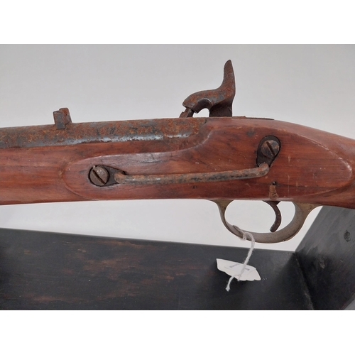 715 - 19th C. percussion capped short barrel rifle. {78 cm }