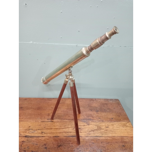 249 - Brass table telescope on mahogany tripod. {H 48cm x W 60cm x D 20cm}. NOT AVAILABLE TO VIEW IN PERSO... 