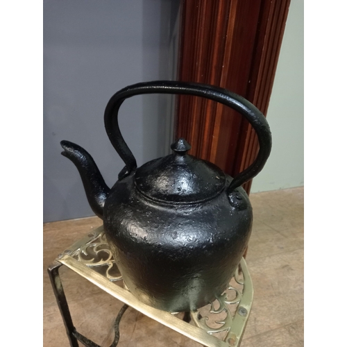 334 - Cast iron kettle. {H 25cm x W 25cm x D 16cm}.  NOT AVAILABLE TO VIEW IN PERSON