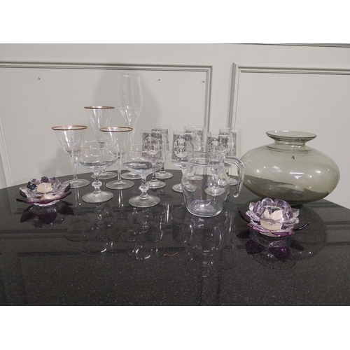 354 - Miscellaneous collection of glassware.