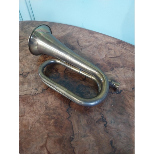 371 - Edwardian brass bugle. {16 cm H x 28 cm W x 10 cm D}.