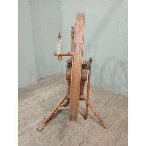 397 - Large oak spinning wheel.  {H 90cm x W 105cm x D 60cm}.  NOT AVAILABLE TO VIEW IN PERSON