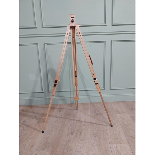 440 - Pine artist's easel. {133 cm H x 77 cm W x 43 cm D}.