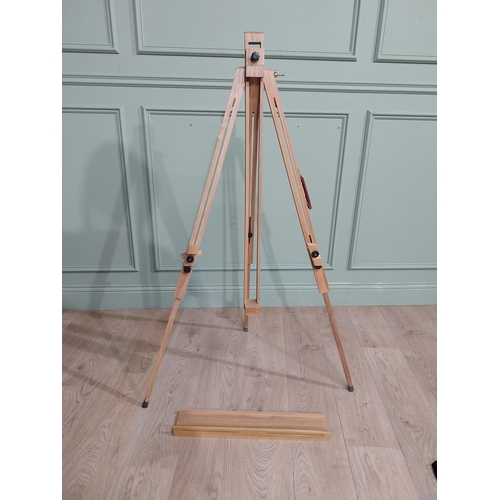 440 - Pine artist's easel. {133 cm H x 77 cm W x 43 cm D}.