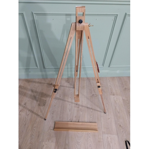 440 - Pine artist's easel. {133 cm H x 77 cm W x 43 cm D}.