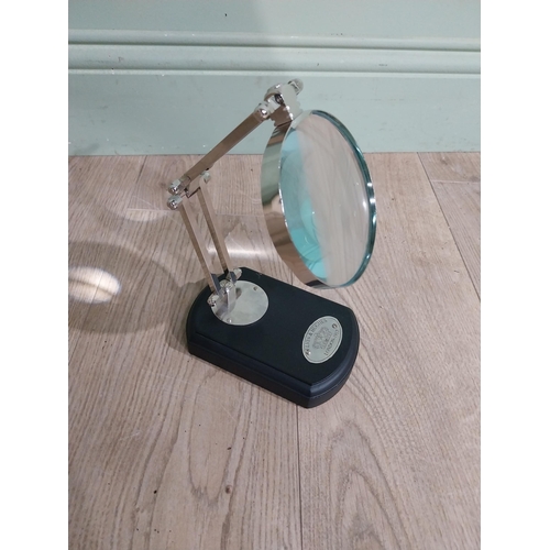 536 - Elvin and Hughes London 1917 extendable magnifying glass. {24 cm H x 10 cm W x 12 cm D}.