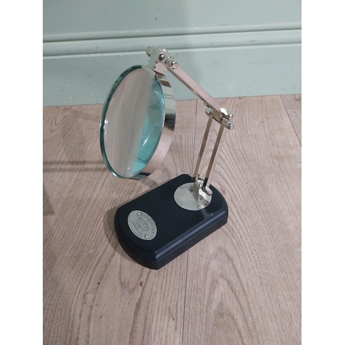 536 - Elvin and Hughes London 1917 extendable magnifying glass. {24 cm H x 10 cm W x 12 cm D}.