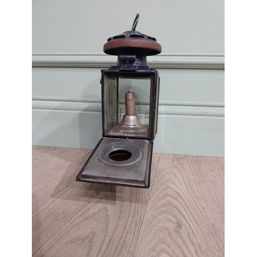 579 - Carriage lamp. {32 cm H x 12 cm W x 12 cm D}.