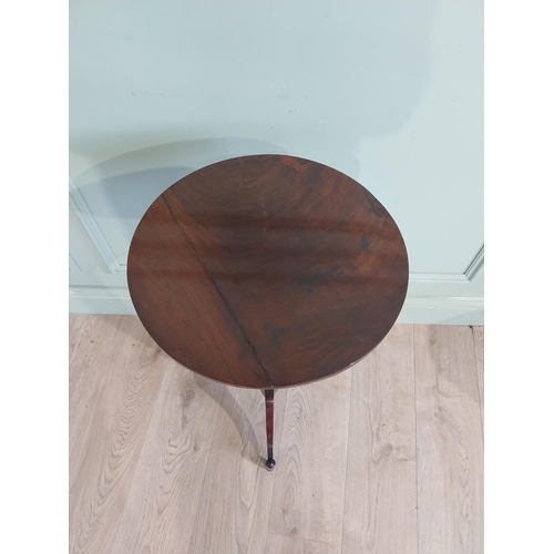 583 - William IV mahogany lamp table on single tapered column on tripod base. {77 cm H x 38 cm Dia.}.