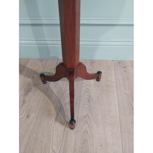 583 - William IV mahogany lamp table on single tapered column on tripod base. {77 cm H x 38 cm Dia.}.