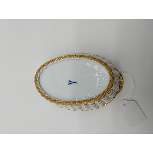 631 - 19th C. Meissen braided porcelain basket with gilt edging and two handles decorated with hand painte... 