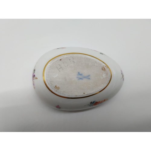 632 - 20th C. Meissen bomboniere in hand painted porcelain with floral motifs. Underglazed with blue cross... 